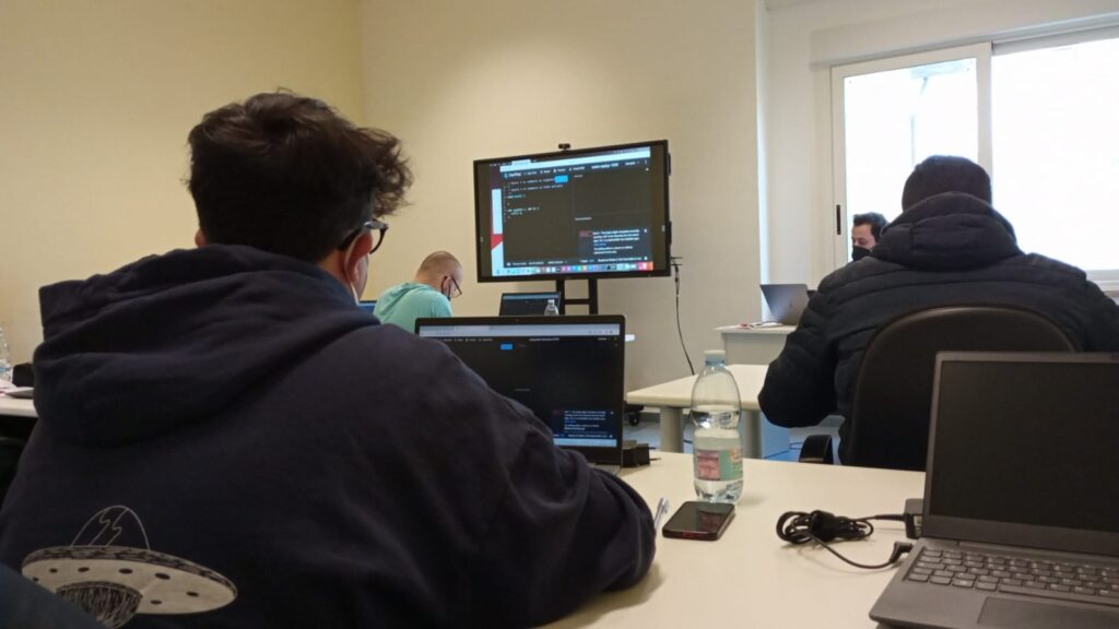 “NUOVI MODELLI DI SVILUPPO SOFTWARE APPLICATI AL MONDO REALE”